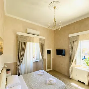 https://domus-valadier-luxury.it-romehotels.com